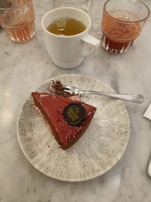 Smoothies, tea and cake at Karl Fazer Cafe in Helsinki