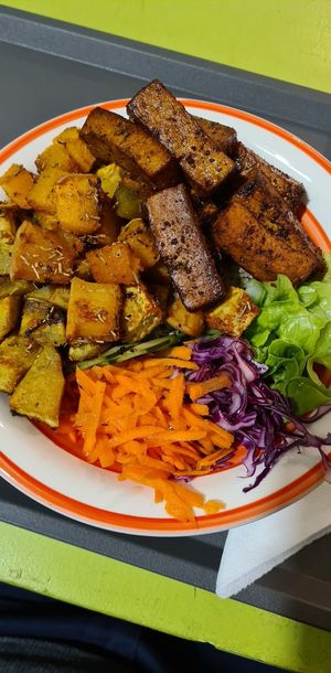 Tofu salteado! 
Maravilha 👌 at Barriguinha Verde in Arcos De Valdevez