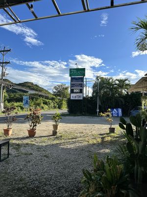 Signage - look for the big blue chair that’s says “yo ❤️ flamingo”   at El Tiki Bar and Restaurant in Playa Flamingo