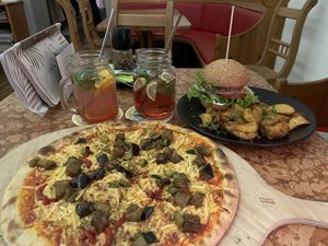 Pizza Vegetaria and vegan burger   at Amadeo in Bad Reichenhall