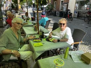 Donauwelle und Himbeertarte haben nicht für ein Einzelfoto überlebt 😂  at Amadeo in Bad Reichenhall
