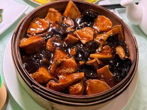 Steamed Lion's Mane Mushroom with Black Fungus, Daylily and Shiitake Mushrooms 冬菇金針雲耳蒸猴頭菇 (Photo by 林潔淇KK) at Miu's Veggie 妙善 in Kowloon
