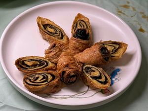 Crispy Soybean Rolls with Nori 脆香紫豆卷 (Photo by 林潔淇KK) at Miu's Veggie 妙善 in Kowloon