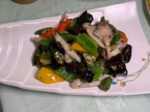 Fried Okra and Yam with Black Truffle Sauce 黑松露秋葵炒淮山 (Photo by 林潔淇KK) at Miu's Veggie 妙善 in Kowloon