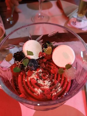 Vruchtenmousse met meringues at Bombarino in Valkenburg