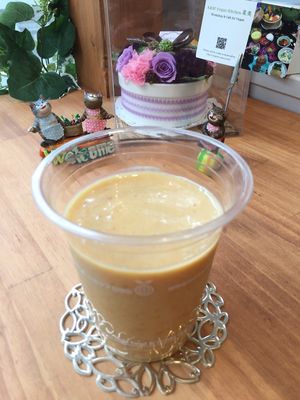 Seasonal smoothies with sweet rice-malt made by Raw Food Meister. at Naramachi Vegan Nabi in Nara