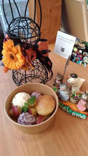 Muffin (rock salt & sweet potato) & vegan icecream (vanilla or Hoji-cha, Japanese roasted green tea). at Naramachi Vegan Nabi in Nara