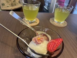 Greent tea and vanilla icecream with a rose made of bean paste  at Naramachi Vegan Nabi in Nara
