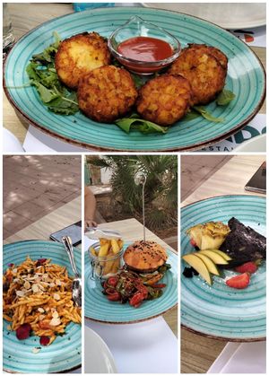 Rosties di patate, trofie con pomodorini, mandorle e olive taggiasche, burger beyond meat, brownies al cioccolato fondente at Il Lido  in Oristano
