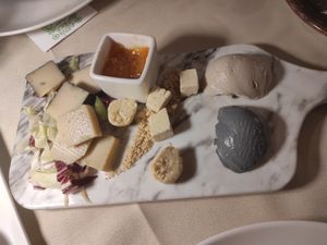 Tagliere formaggi vegetali della ditta Veghu!! at Il Lido  in Oristano