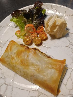 Solomillo estilo Wellington de berenjena y cebolla caramelizada con couscous 😋 at Cal Blasi in Berga