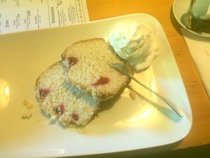 Vegan cake at Puchaczowka in Sienna