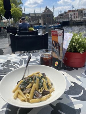 Vegan creamy pasta at Very Italian Pizza in Leiden