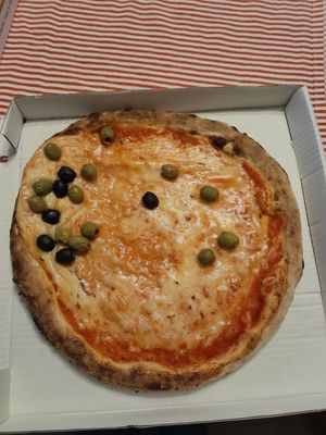 Vegan margherita with extra olives at Very Italian Pizza in Leiden