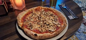 Fungi pizza at Very Italian Pizza in Leiden
