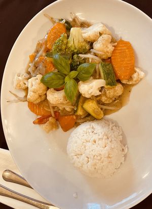 Légumes aux curry (jaune)  at Source des Parfums in Wavre