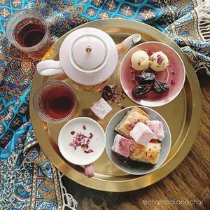 Tea set at Charcoal and Chai in Como