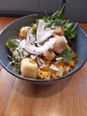 tofu bowl at Wiki Wiki Poke in Vienna