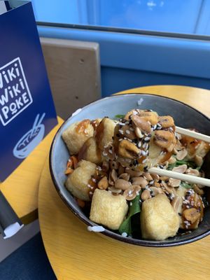 I don’t remember which bowl that was, but it was delicious 🤤   at Wiki Wiki Poke in Vienna