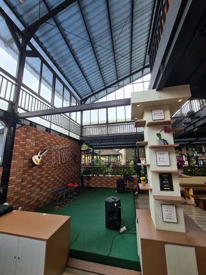 Live music at Mamifokobo Cafe & Kitchen in Puncak