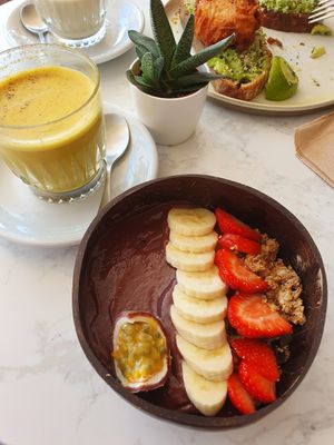 Açai bowl (berry smoothie, granola, banana, strawberry, coconut and passionfruit) at Box & Barber Coffeehouse in Newquay