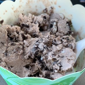 Cookies & cream at Glo Juice Bar + Cafe in Dayton