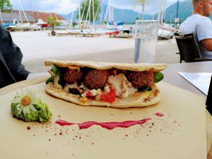 hawaiianisches lava flatbread *kalea at Naked Flowers in Mondsee