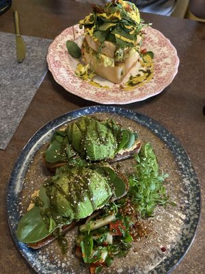 avocado toast & blumenwiese egg toast  at Naked Flowers in Mondsee