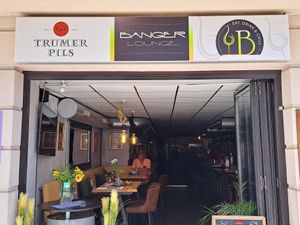 The inconspicuous entrance at Naked Flowers in Mondsee