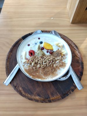 Jana's Pistazien Porridge at Naked Flowers in Mondsee