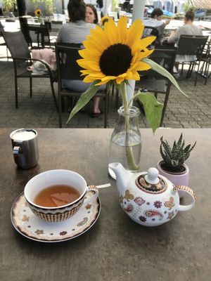 Tea and flower   at Naked Flowers in Mondsee