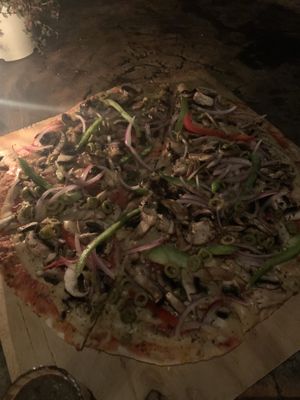 Vegan pizza at Alaburger in Puerto Escondido