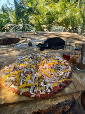 The V&V pizza on the menu (menu only in spanish) at Alaburger in Puerto Escondido