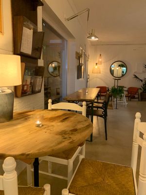 Sustainable decoration  at La Font Cafè in Palamos