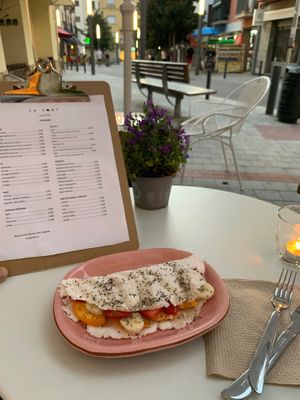 Taste our wraps made with tapioca flour. Choose between sweet and salty at La Font Cafè in Palamos