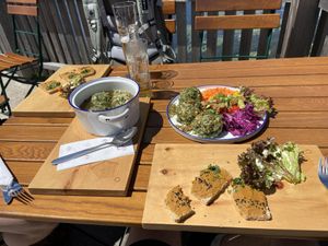 Spinatknödel mit Salat, in Suppe und vegane Jause  at Kellerjochhütte in Schwaz