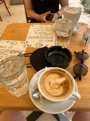 Setting before juices arrived at Kavana Lattiera in Pula