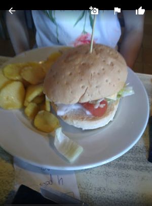 Hamburger with coconut chees at El Pantalán in Algodonales