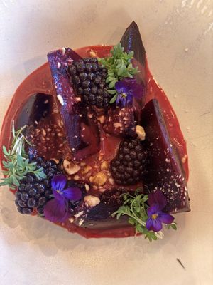 Gepofte rode biet, bramen en hazelnoot    at The Green Room - Cityhotel Wood in Middelburg