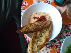 Hummous citron at La Bouche du Trois Pièces  in Rouen