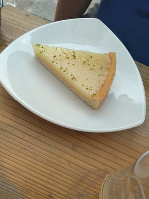 Tarte au citron at La Bouche du Trois Pièces  in Rouen