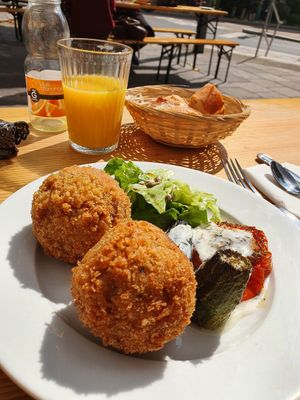 Main dish at La Bouche du Trois Pièces  in Rouen