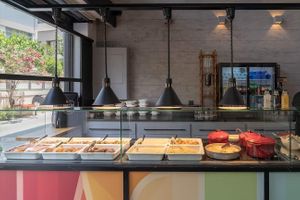 Buffet at Macoo Eatery in Crete