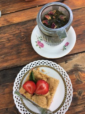 Vegan Strawberry Cake and the Kaslokaal-Tea  at Theetuin Het Kaslokaal in Oostkapelle