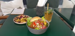 Shroom burger and roasted cauliflower sidedish at Circus Restaurant in Antwerpen