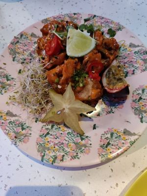 Bang bang (the smaller plate) at HOAX in Tampere