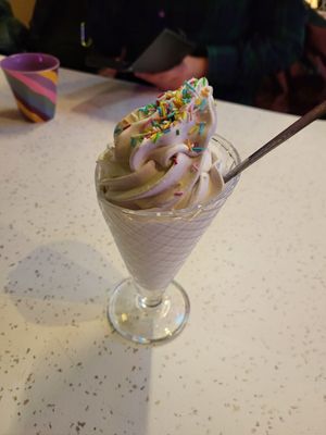 Oatly original vanilla soft serve & sprinkles at HOAX in Tampere