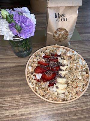 Açai bowl with extra granola 😋 at kb&co in Calgary