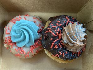 Memorial Day Donuts 🇺🇸 at Emy Delights & Bites - Pop Up in Hyde Park