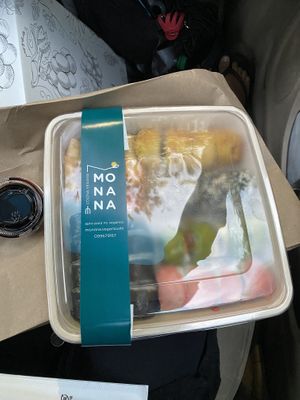 Sushis veganos at MONANA in Montevideo